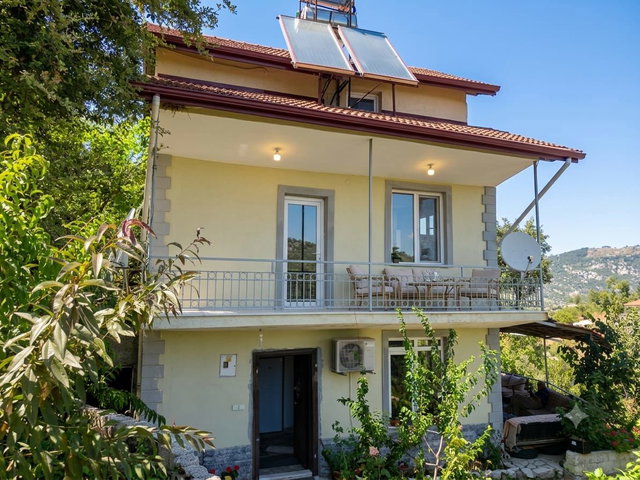 BUCAK DEMİRLİ KÖYÜ’NDE  4+1 MÜSTAKİL  EV VE  706 M2 BAHÇESİ