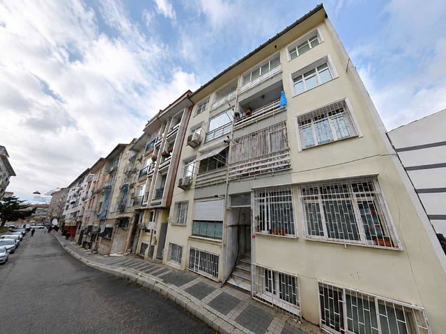 CANSET ATICI'DAN ZEYNEP KAMIL HASTANE'SINE YAKIN ÇOCUK PARKININ YANINDA BALKONLU 2+1 DAIRE
