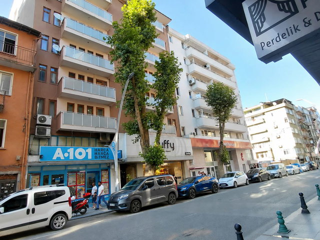 REMAX NATURAL'DAN İZMİT'TE MERKEZİ KONUMDA SATILIK 3+1 DAİRE