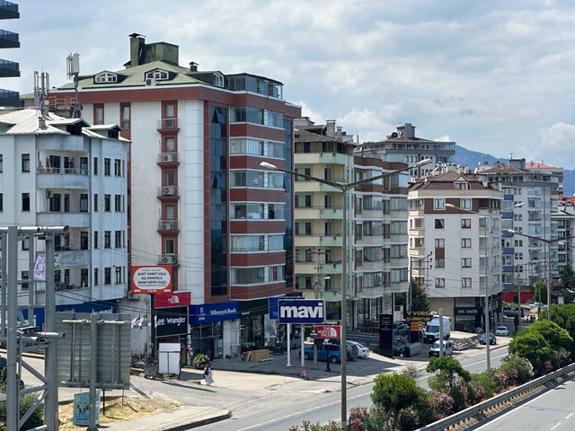 YILDIZLI'DA DENİZE 110M MESAFEDE- YOL ÜZERİ 4+1 KİRALIK DAİRE