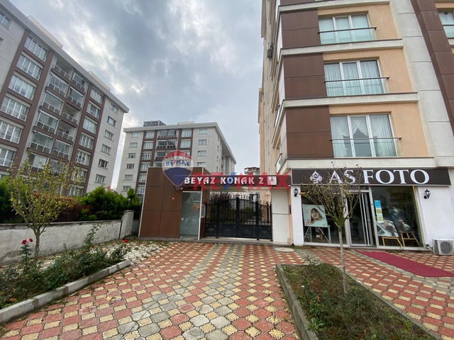 BEYLİKDÜZÜ ADNAN KAHVECİ DE SATILIK 3+1 DAİRE