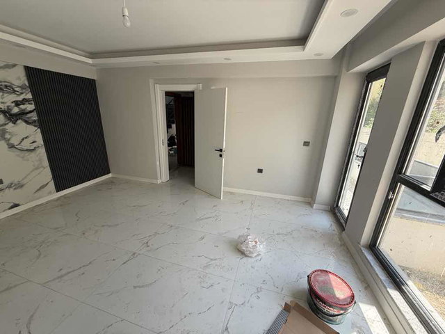 YEŞİLYURT MERKEZİ KONUMDA SIFIR 3+1 GENİŞ ARAKAT DAİRE