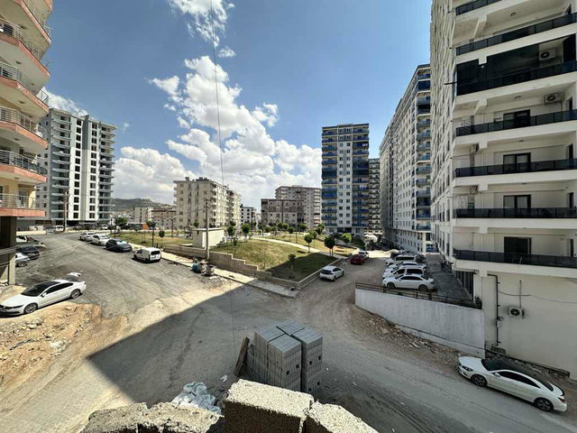 HASTANE ARKASI BAYVERDİ İNŞ. 3+1 LÜKS DAİRE