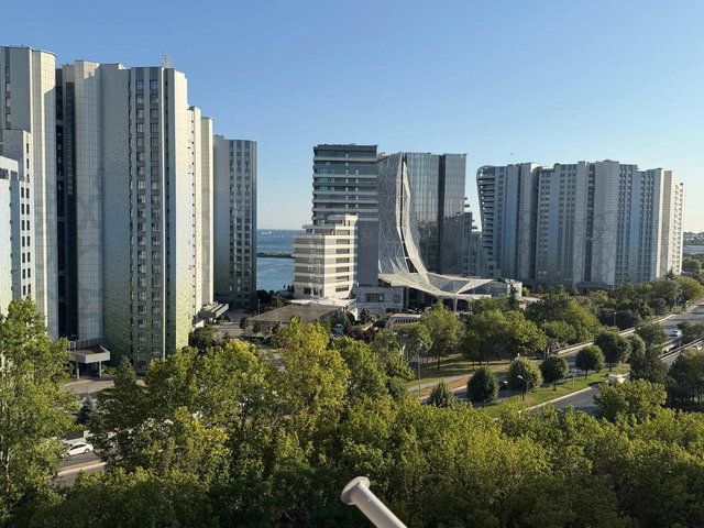 ATAKÖY 5. KISIMDA DENIZ MANZARALI GÜNEY CEPHE 3+1 KIRALIK