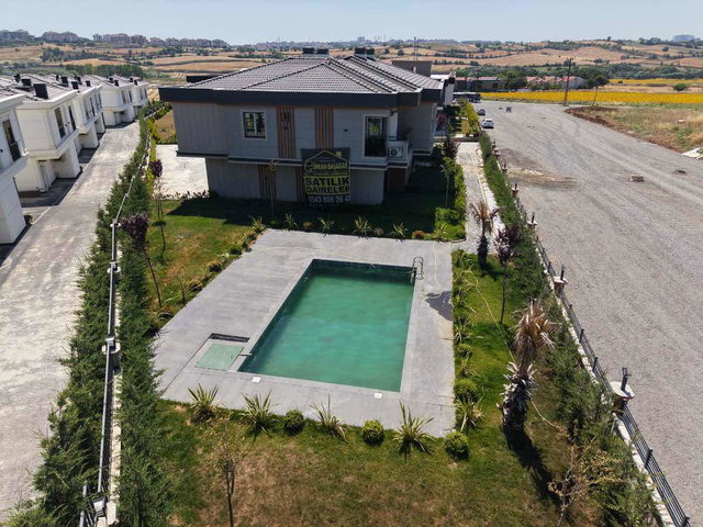 NAMIK KEMAL MAH. CASA BELLA SİTESİ'NDE HAVUZLU 1+1 SATILIK DAİRE