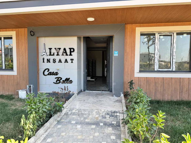 NAMIK KEMAL MAH. CASA BELLA SİTESİ'NDE HAVUZLU 1+1 SATILIK DAİRE