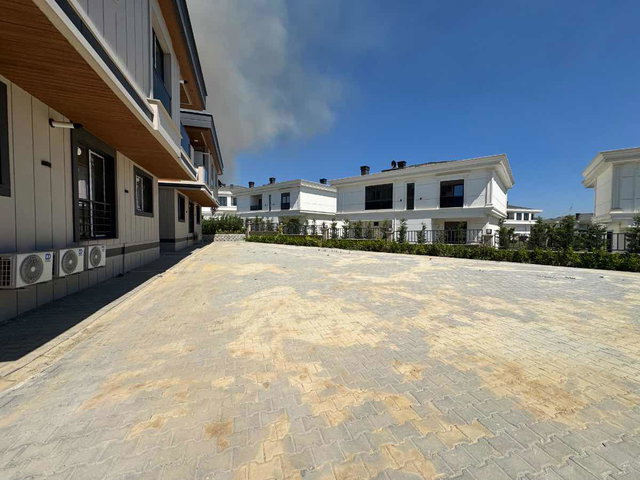 NAMIK KEMAL MAH. CASA BELLA SİTESİ'NDE HAVUZLU 1+1 SATILIK DAİRE