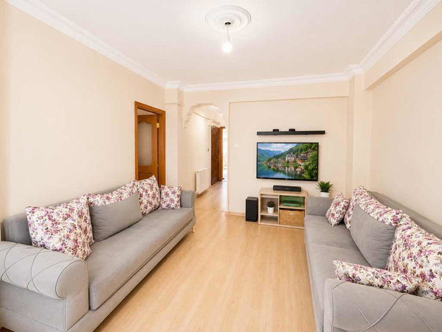 ÇELİKTEPE ATİLLA SOKAK'TA MERKEZİ KONUMDA 2+1 ARA KAT SATILIK DAİRE