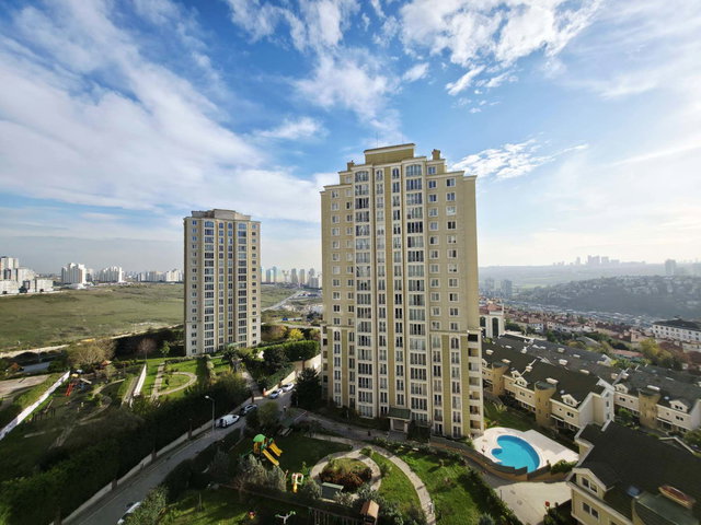 BAHÇEŞEHİR 1.KISIM UPHİLL COURT’TA GÜNEY CEPHE MANZARALI BOŞ 8. KAT KİRALIK 1+1  DAİRE