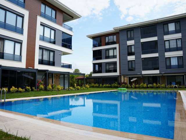 EFIRLI'DE HAVUZLU SITEDE,  110 M², SIFIR EŞYALI 2+1 LÜKS DAIRE