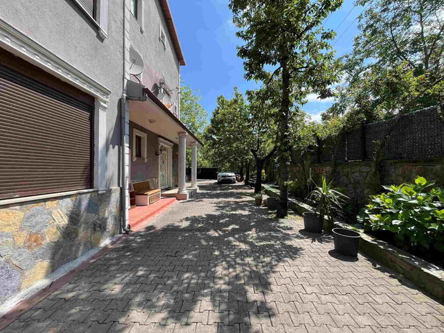 KARTEPE SUADIYE SATILIK 2800 M2 ARSA IÇERISINDE YENI VE ISKANLI TRIPLEKS VILLA VE MÜŞTEMILAT BINASI