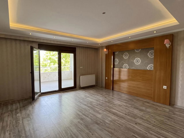 KARTEPE SUADIYE SATILIK 2800 M2 ARSA IÇERISINDE YENI VE ISKANLI TRIPLEKS VILLA VE MÜŞTEMILAT BINASI