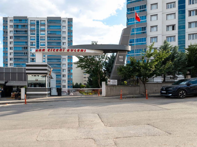AHİ MESUT NAR ÇİÇEĞİ EVLERİ GÜVENLİKLİ KAPALI OTOPARKLI SATILIK 4+1 DAİRE