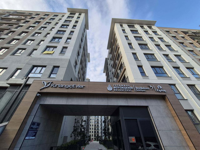 REMAX GELİŞİMDEN KİPTAŞ KIRLANGIÇ EVLERİ 2+1 SATILIK