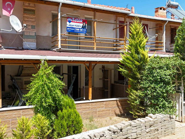 GEYIKLI BOZCAADA FERIBOT İSKELESINDE SATILIK SITE İÇI 2+1 VILLA