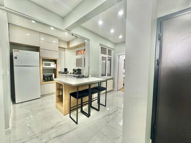 KADIKÖY YELDEĞİRMENİ'NDE KİRALIK EŞYALI TERASLI 2+1 DAİRE