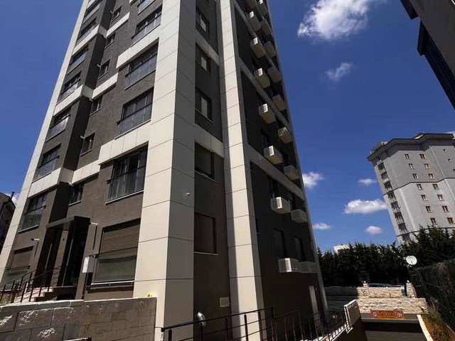 ATAŞEHİR’DE MERKEZİ KONUMDA DONANIMLI SIFIR BİNADA KİRALIK 1+1 DAİRE