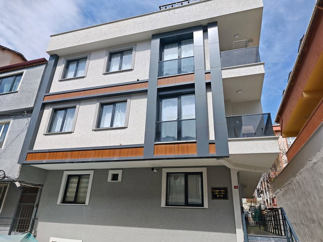 RE/MAX TAN CİHANGİR DE 1 YILLIK BİNADA YÜKSEK GİRİŞ DAİRE