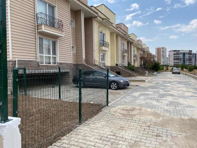 BAĞLICA DA MERKEZİ KONUMDA 6+1 KİRALIK VİLLA