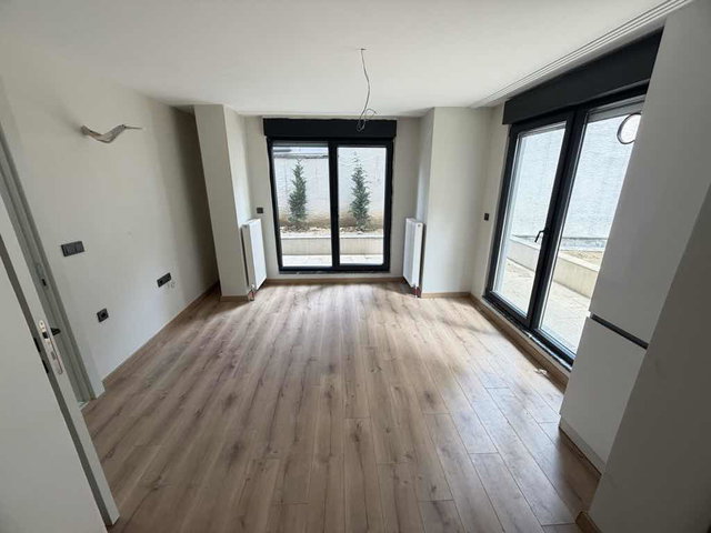 DİKİLİTAŞ’ TA GENİŞ BAHÇE KULLANIMLI 2+1  SIFIR SATILIK DAİRE