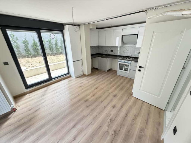 DİKİLİTAŞ’ TA GENİŞ BAHÇE KULLANIMLI 2+1  SIFIR SATILIK DAİRE