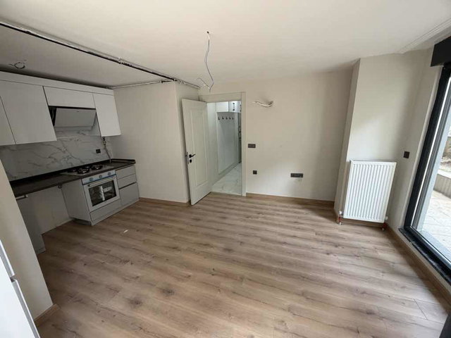 DİKİLİTAŞ’ TA GENİŞ BAHÇE KULLANIMLI 2+1  SIFIR SATILIK DAİRE