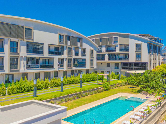 ÖN CEPHEDE HAVUZLU OTOPARKLI SIFIR ÜST SEGMENT 2+1 DAİRE