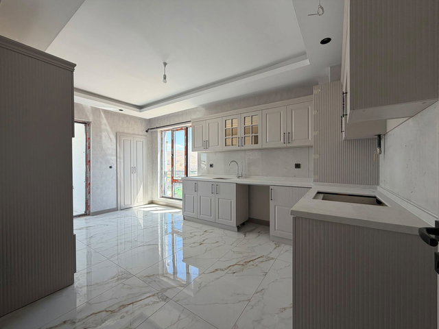ABDULLAHPAŞA 'DA 182 M2 3+1 ULTRA LÜKS SATILIK ARA KAT DAİRE