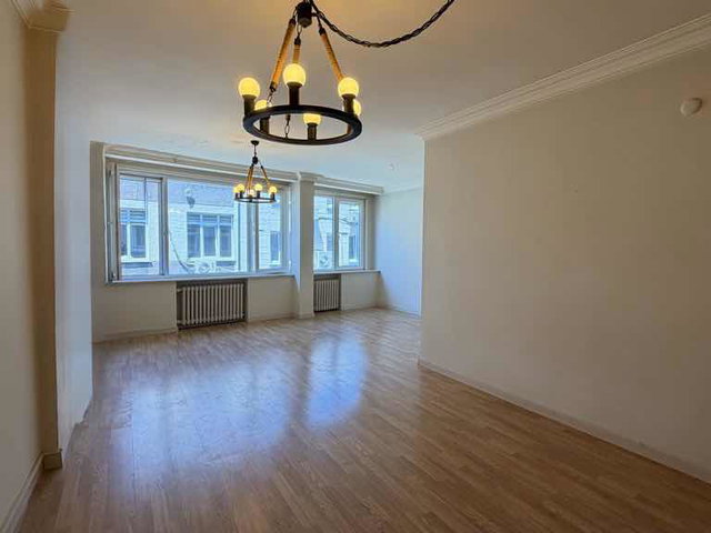 ŞİŞLİ METROYA YAKIN KİRALIK 2+1 DAİRE