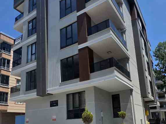 YENİMAHALLE'DE SAHİLE VE TRAMVAYA YAKIN SATILIK LÜKS 1+1 DAİRE