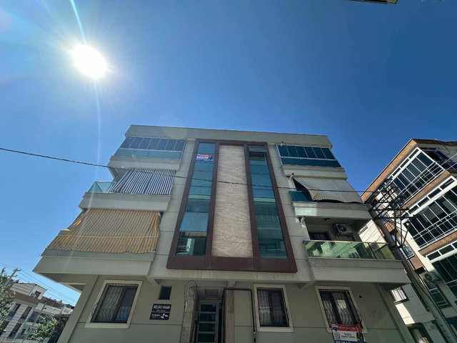 KÜÇÜK ÇİĞLİ’DE GÜNEY-BATI CEPHELİ, 2+1, BALKONLU, BOŞ KİRALIK DAİRE (3. KAT)