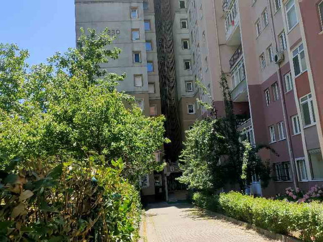 BEYLİKDÜZÜ’NDE SİTE İÇİNDE 3+1 BAHÇE KATI | 2 BANYO | BALKON | BOŞ & EŞYASIZ