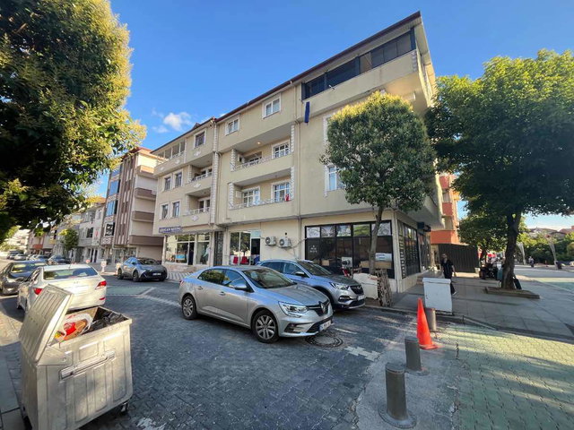 ALİKAHYA MERKEZDE 3+1 ARAKAT 180 M2 KİRALIK DAİRE