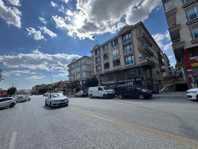 MAVİ GÖL CAD ÜZERİ 3+1 125 M² NET OTOPARKLI ASANSÖRLÜ