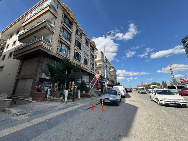 MAVİ GÖL CAD ÜZERİ 3+1 125 M² NET OTOPARKLI ASANSÖRLÜ