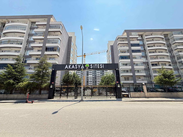 ERYAMAN METRO YAKINI AKASYA SİTESİ'NDE EŞYALI KİRALIK 1+1 DAİRE