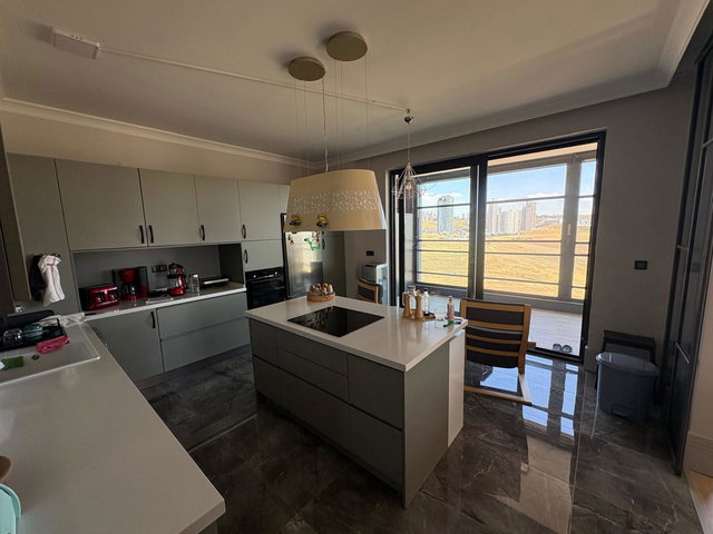 MUSLU ÇAYYOLU SİTESİNDE 8. KATTA EŞSİZ MANZARALI LÜX 4+1 DAİRE