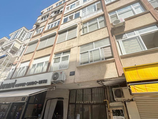 17 KARŞIYAKA BOSTANLI MAHALLESI’NDE MERKEZI KONUMDA SATILIK 2+1 DAIRE