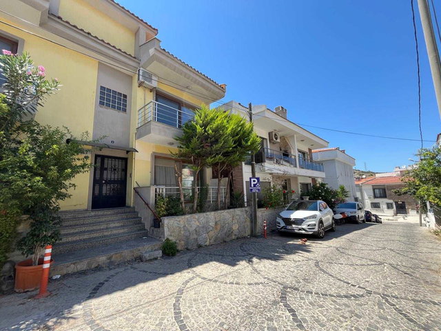 ÇEŞME ANFİ TİYATRO ALTI YILLIK KİRALIK 2+1 DAİRE