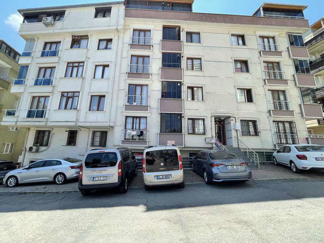 ÇEKMEKÖY HAMIDIYE MAHALLESI’NDE KİRALIK 2 + 1 BAHÇE KATI