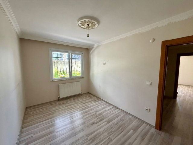 ÇEKMEKÖY TAŞDELEN YENİ BİNA GİRİŞ KAT FIRSAT 1+1 KİRALIK DAİRE