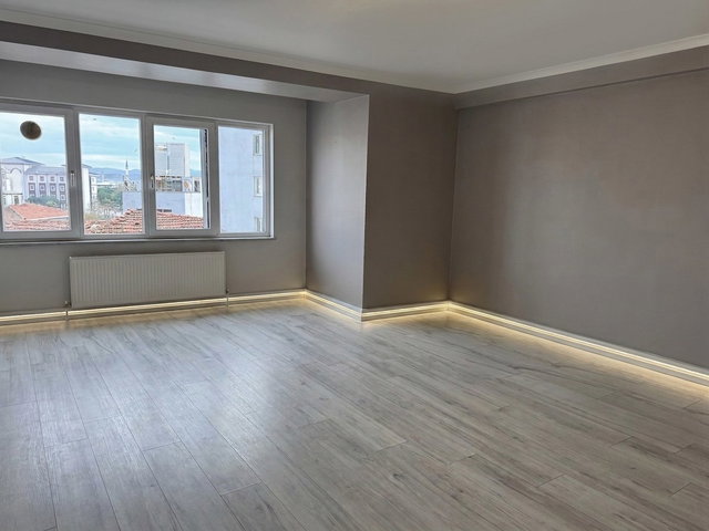 BİGA ÇARŞI MERKEZİNDE 138 M² MODERN KİRALIK 3+1 DAİRE