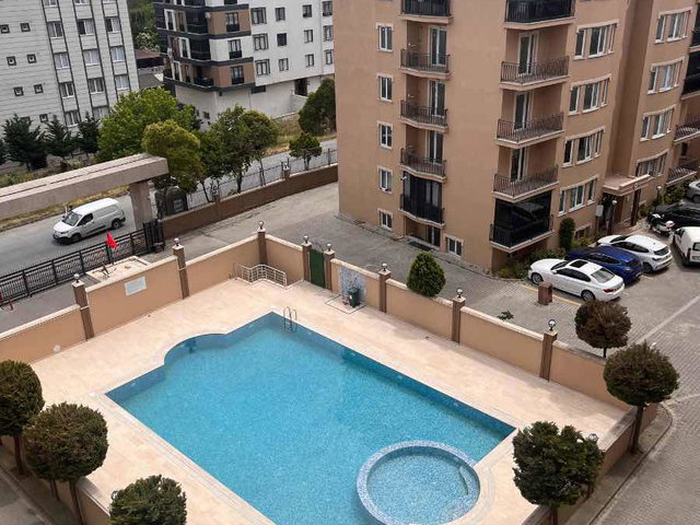 REMAX İBRAHİM BÜLBÜL-ARNAVUTKÖY'DE HAVUZLU SİTE KİRALIK DUBLEKS