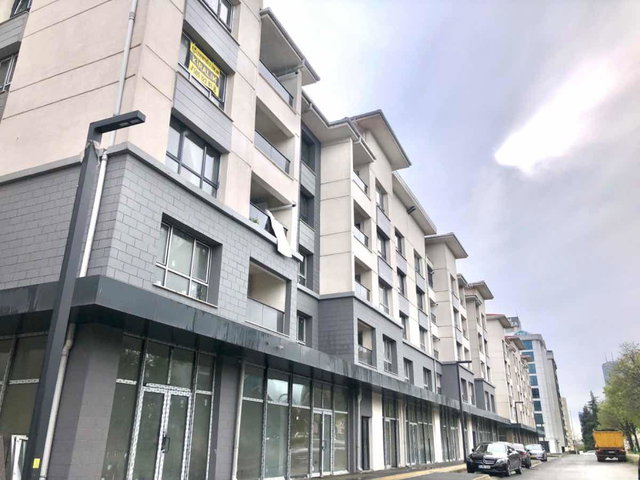 ATAŞEHIR TOKI İMAR İSKAN'DA ANA CADDE ÜSTÜNDE, E.BANYOLU, BALKONLU 3+1 DAİRE