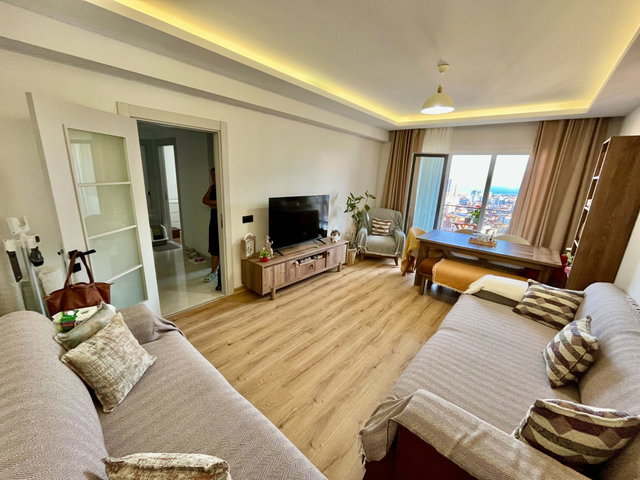KARTAL HÜRRİYET MAHALLESİ HAVUZLU OTOPARKLI SİTEDE SATILIK 2+1 DAİRE