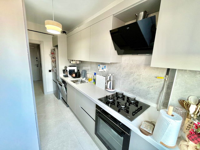 KARTAL HÜRRİYET MAHALLESİ HAVUZLU OTOPARKLI SİTEDE SATILIK 2+1 DAİRE