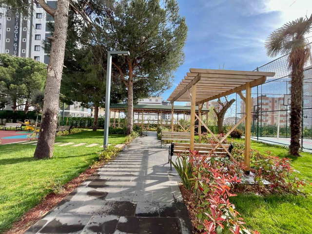 KARTAL HÜRRİYET MAHALLESİ HAVUZLU OTOPARKLI SİTEDE SATILIK 2+1 DAİRE