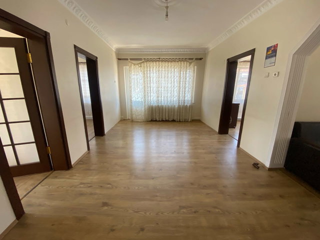 YAHYALAR MAH.’DE 2. KAT 2,5+1 | 90 M² NET | BALKONLU | DOĞALGAZ KOMBİLİ KİRALIK DAİRE