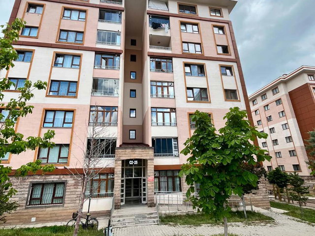 REMAX İLKE'DEN ZİRVE TOKİ'DE 3+1 SATILIK BORÇLU DAİRE