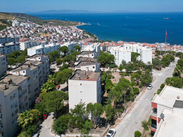 DİKİLİ BARIŞKENT’TE YEŞİLLİKLER İÇİNDE, GENİŞ MUTFAKLI 2+1 DAİRE